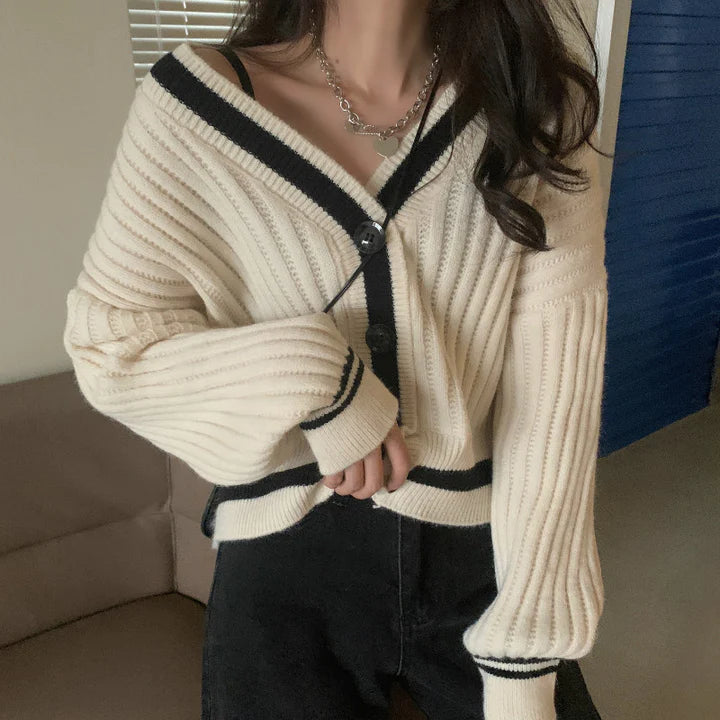 V-NECK KNITTED SLIM CARDIGAN SWEATER       S2800