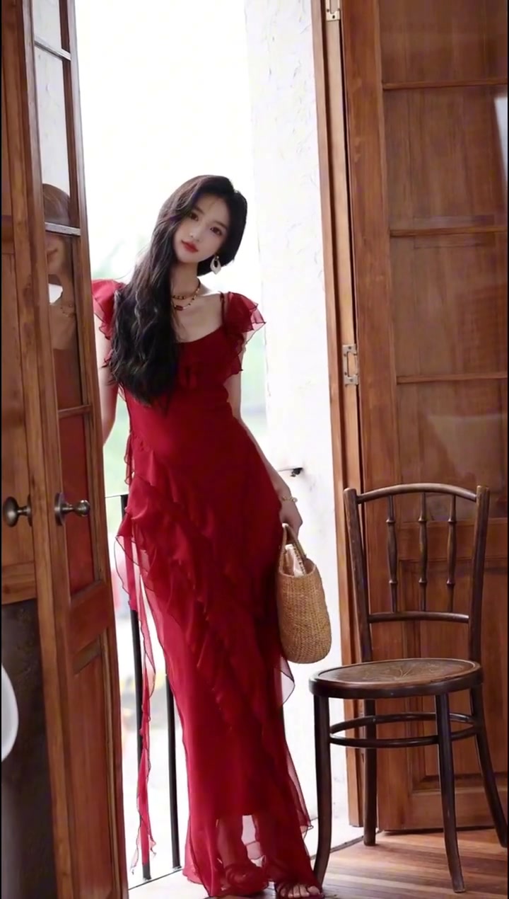 Retro red one-shoulder suspender dress high-end temperament beach dress R0774