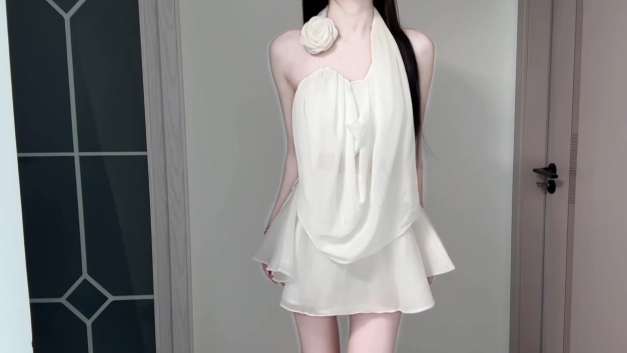 A complete set of pure and relaxed white halter top and short skirt two-piece suit R0833