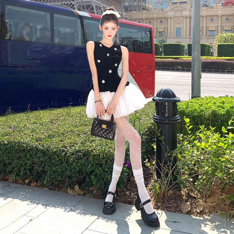 Black sleeveless vest dress with unique temperament and waist A-line puffy skirt R0556