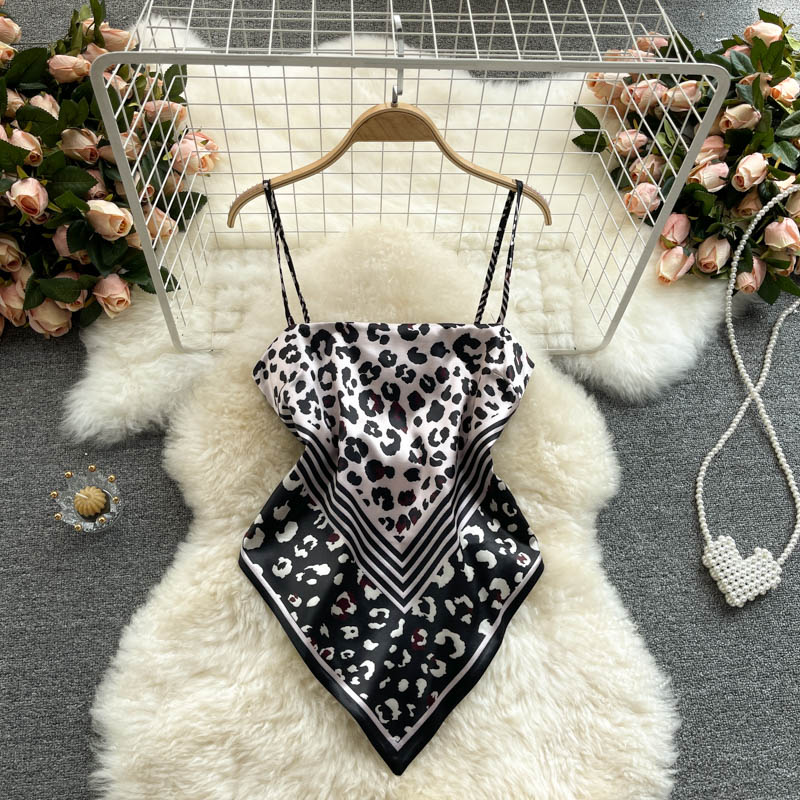 Women's tops with a design sense, niche print, bellyband, backless, slim and versatile camisole R2190