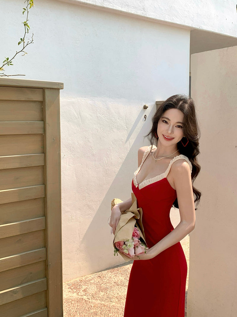 Retro red suspender dress 2025 new holiday style temperament figure waist hip skirt R0722