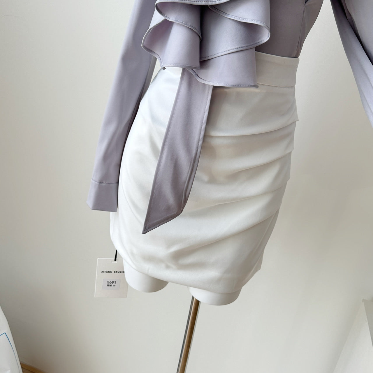 Waist-length irregular off-shoulder halter neck satin shirt dress R2098