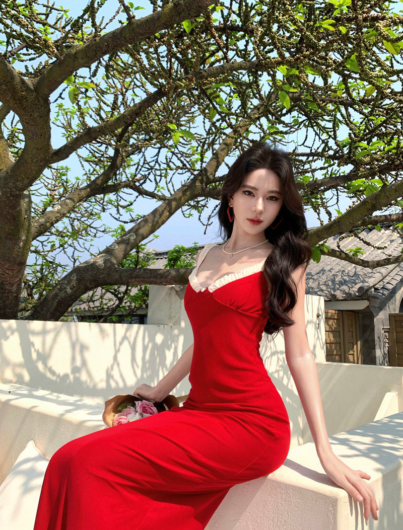 Retro red suspender dress 2025 new holiday style temperament figure waist hip skirt R0722