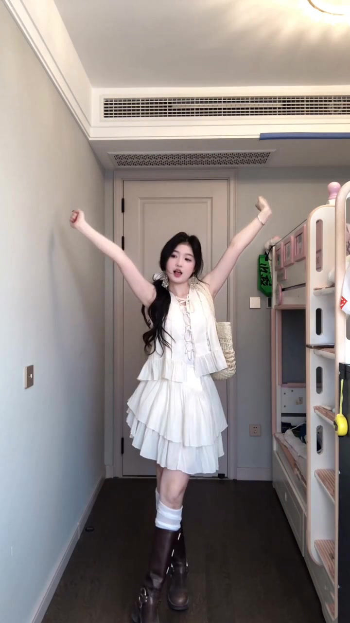 Travel wear beautiful sleeveless vest irregular short skirt two-piece suit female 2025 R0838