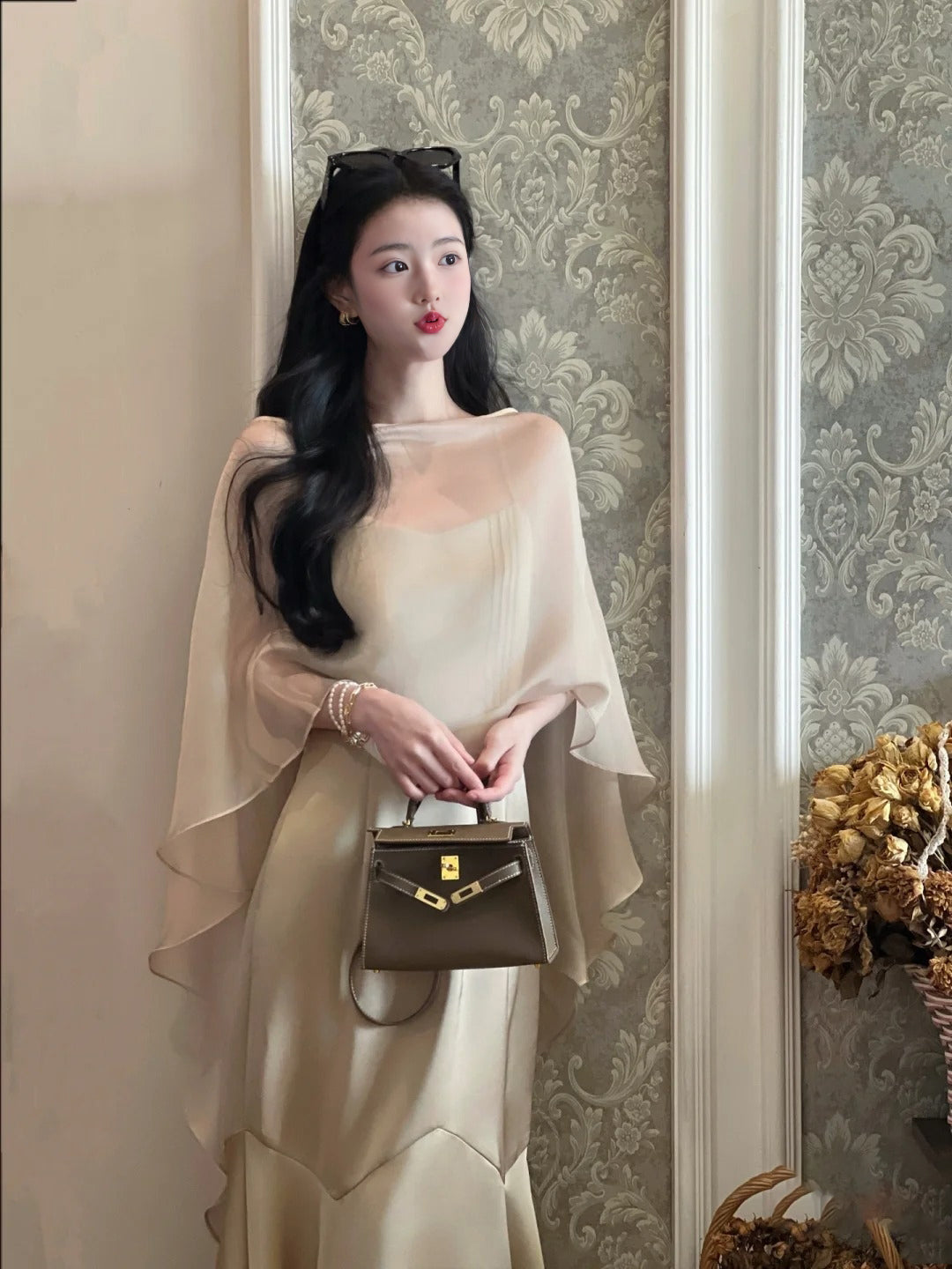 A Thousand-dollar sling dress with satin fishtail skirt and a shawl on the outside, two-piece dress R0507