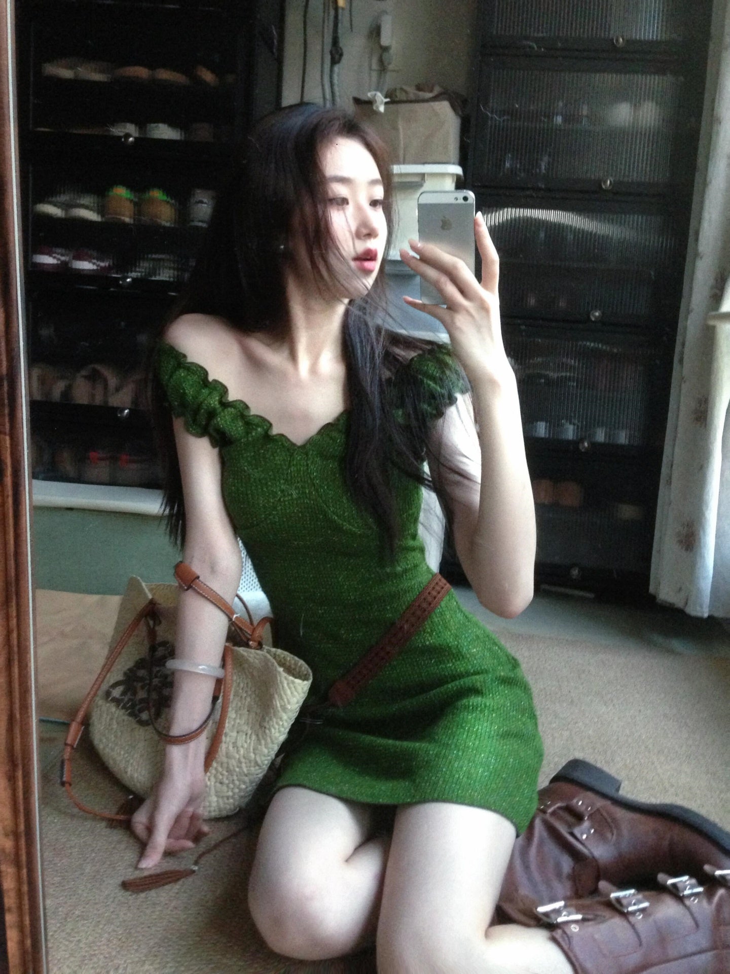 French style beautiful green V-neck sleeveless women's summer high-end temperament short skirt R3591