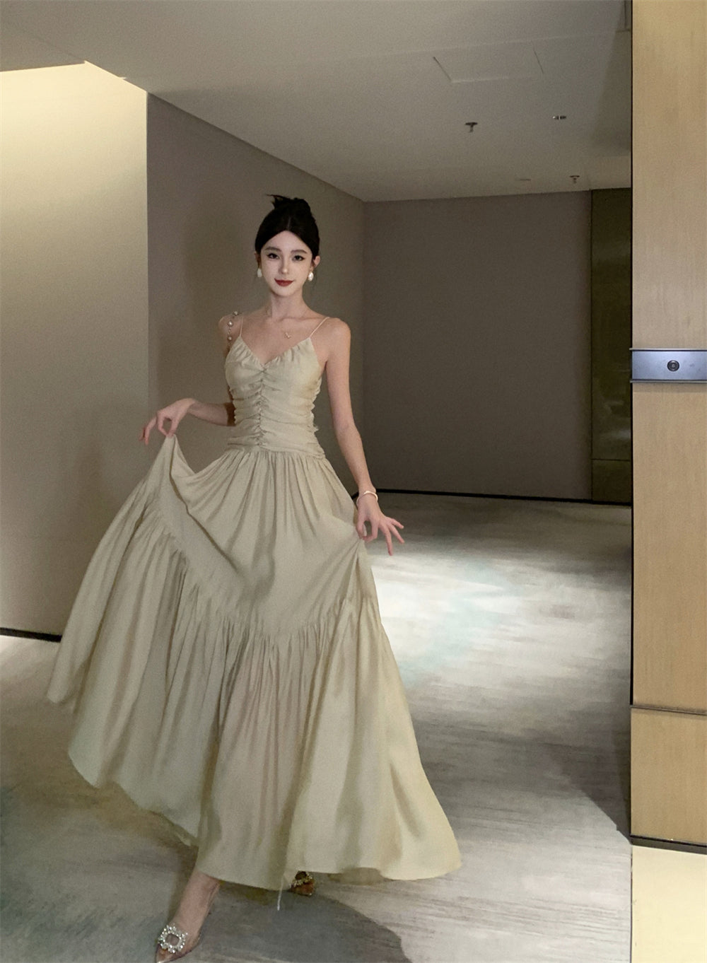 French high-end backless suspender dress sexy V-neck super fairy A-line long skirt R1467