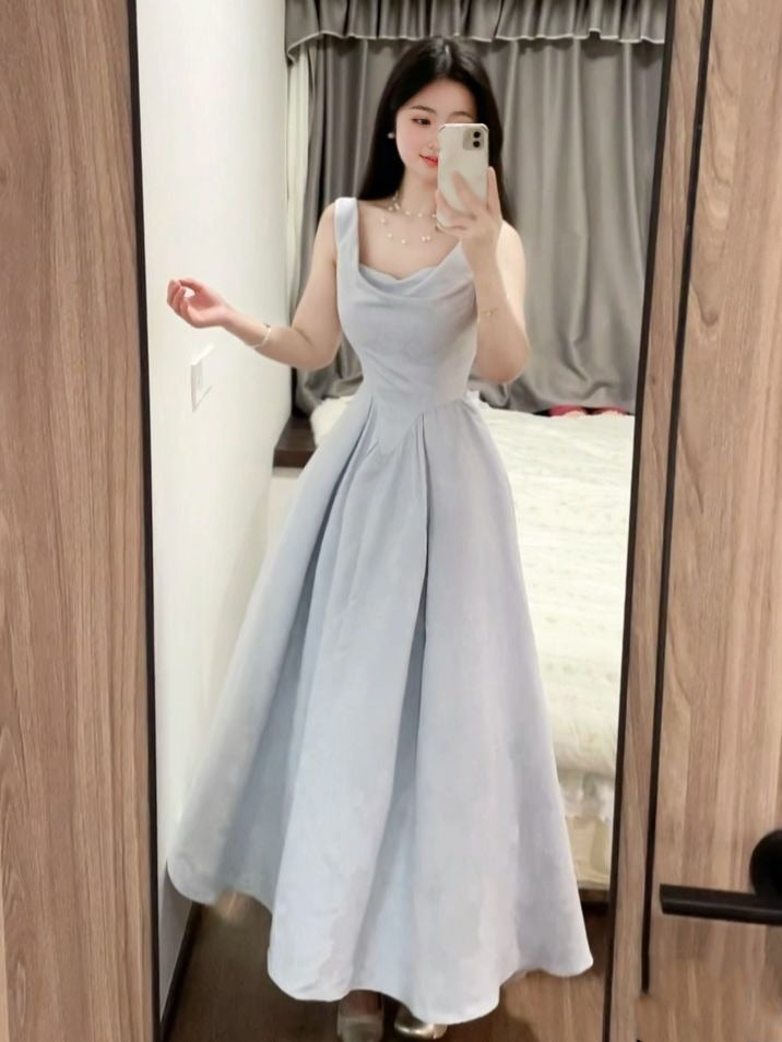 Blue jacquard suspender dress with a slender neckline and a fluffy long skirt. R0524