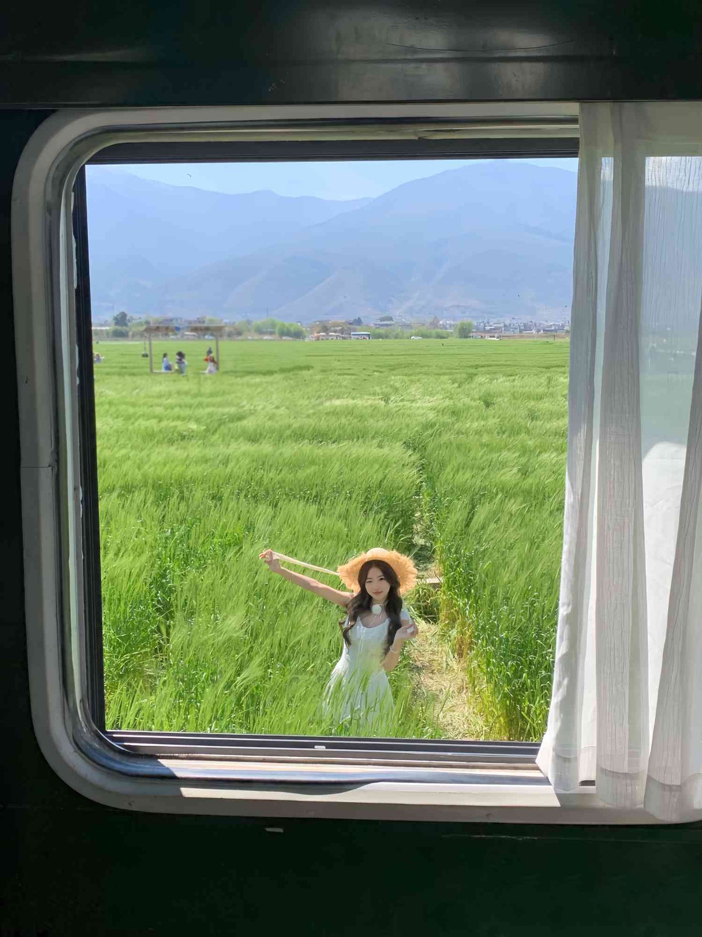 Gentle white moonlight suspender dress beautiful temperament waist A-line short skirt R0742