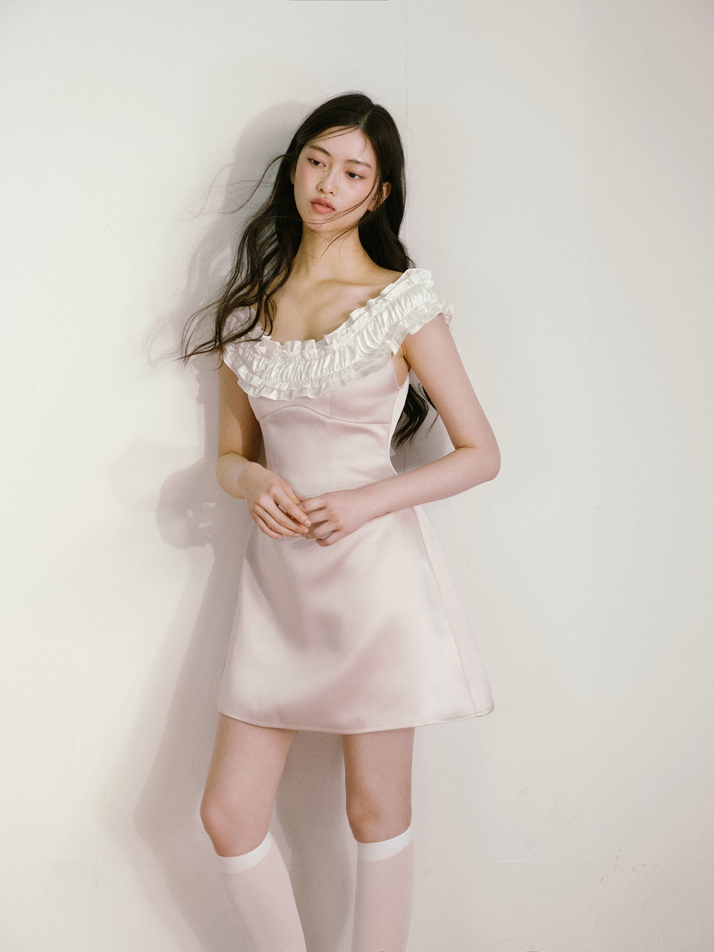 Pink satin with white ruffled edge contrasting one-shoulder waist dress R5132