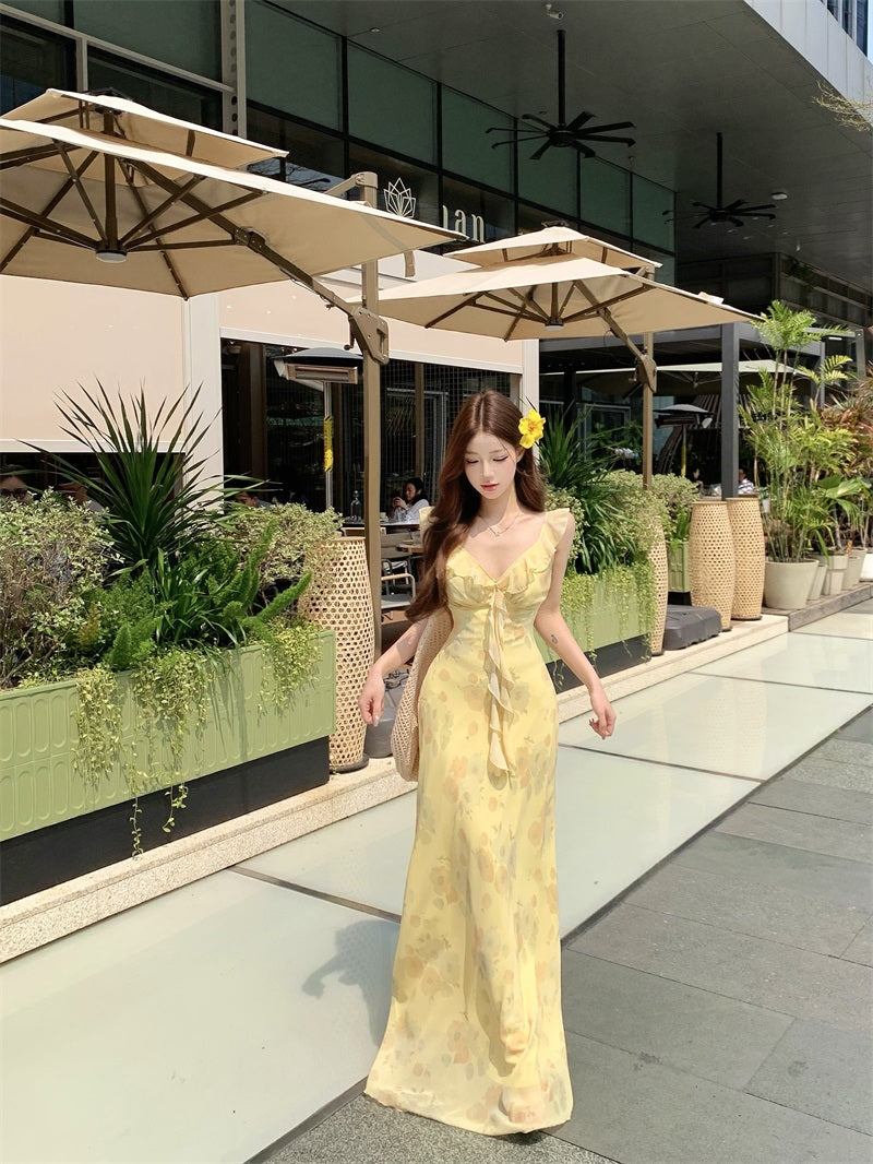 Yellow v-neck floral dress with ruffles, beautiful and unique waist-hugging hip skirt R0500