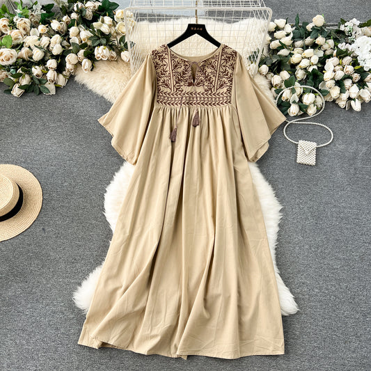 Plus size women's clothing 2025 new retro embroidery long loose slim holiday dress R2147
