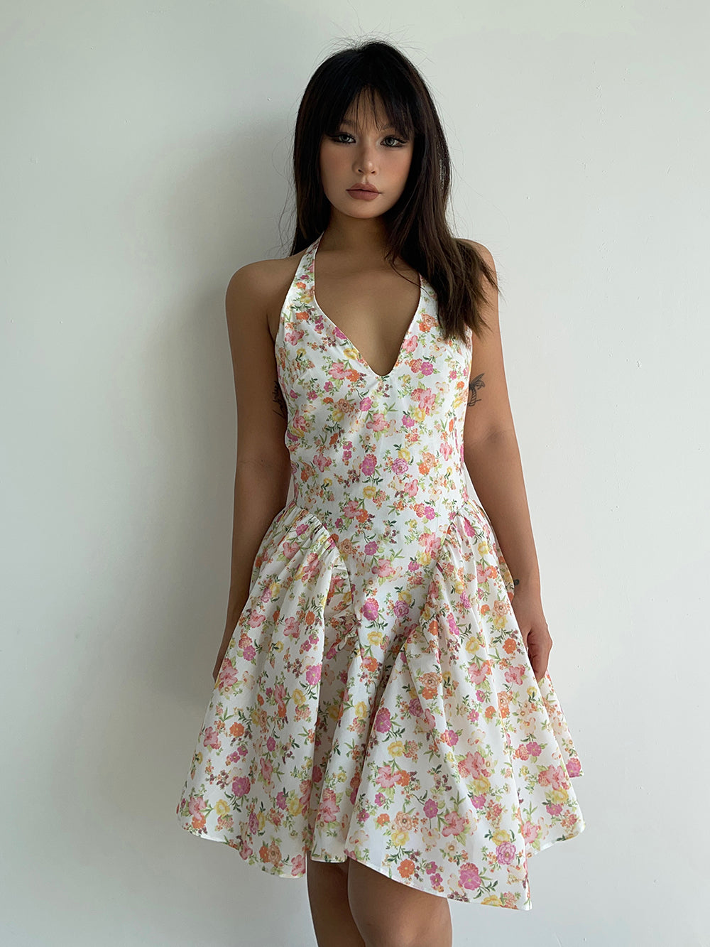 French pastoral style retro V-neck small floral print halter dress sexy backless puffy short skirt R3087