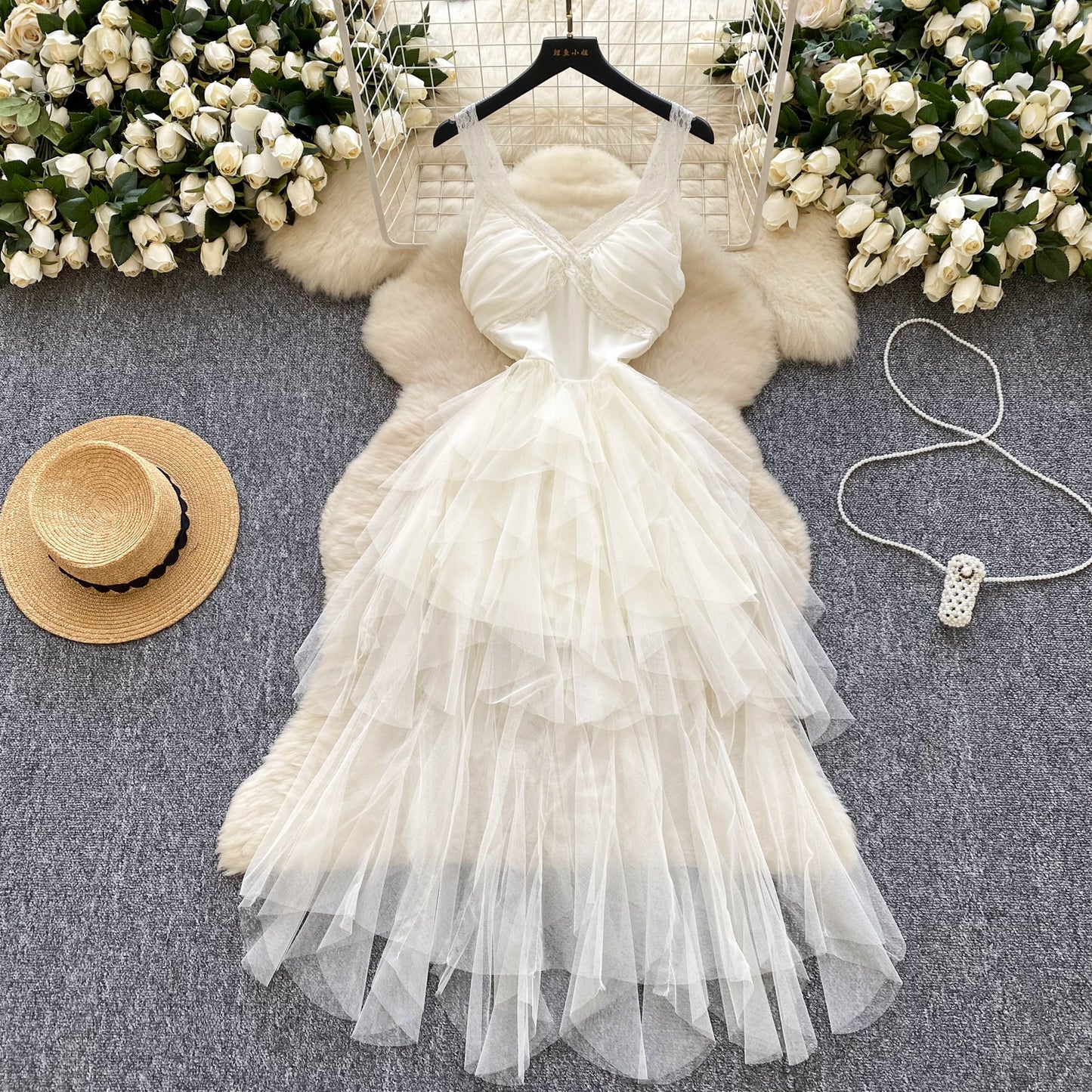 High-grade lace suspenders waist mesh puffy dress French style slim holiday long dress R2349