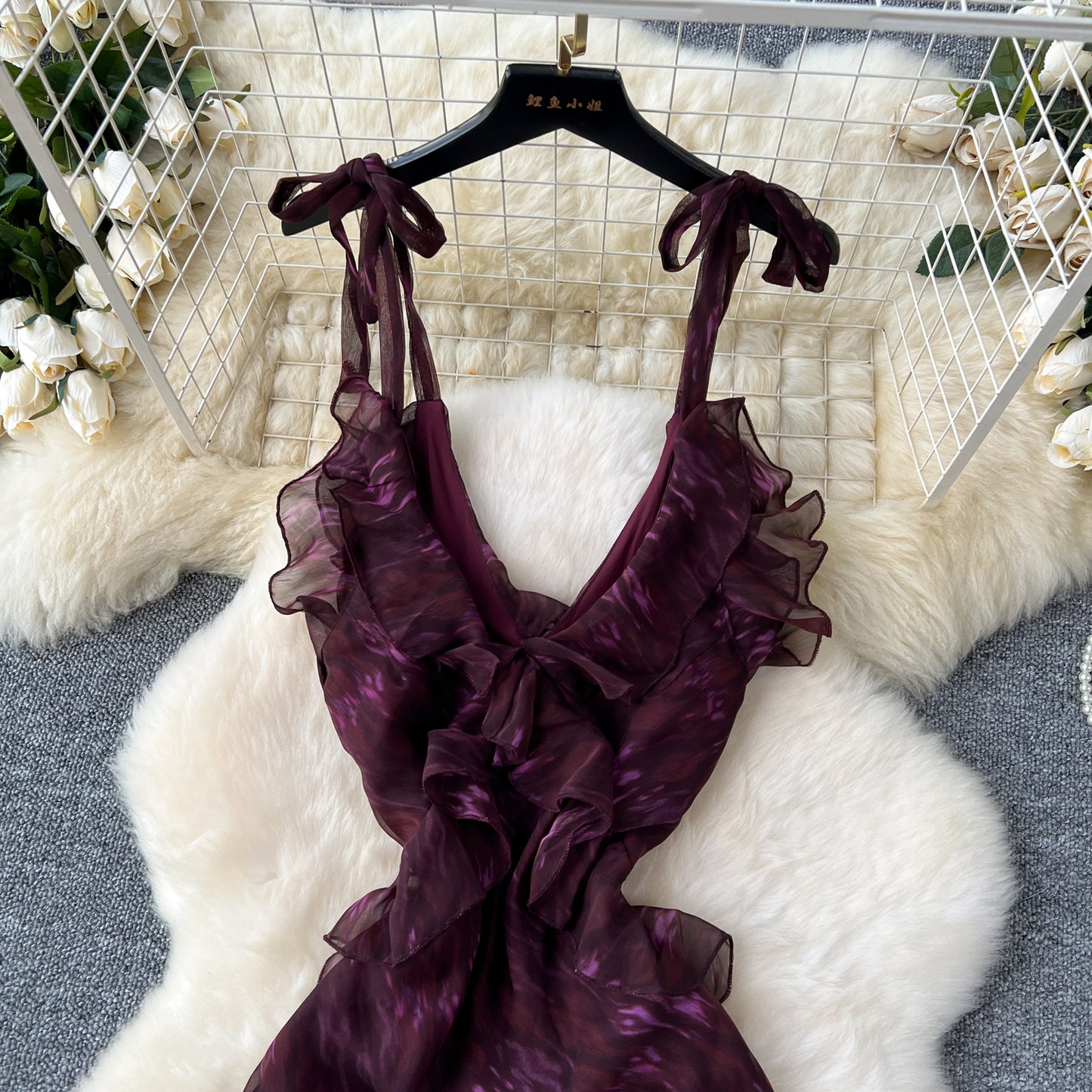 Elegant dress design V-neck ruffled halter neck tie waist slimming printed chiffon dress R2284