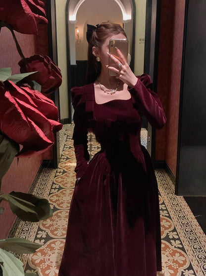 Birthday dress high-end Hepburn style niche high-end temperament square collar dress R1807