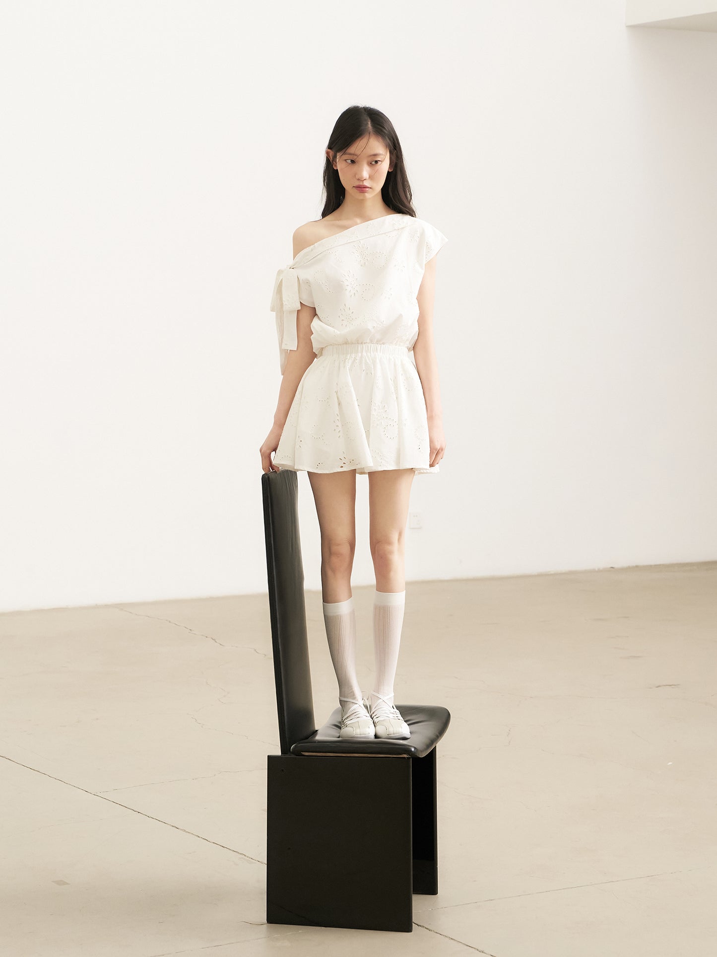 White French hollow flower off-shoulder dress with bow tie design and waist skirt R5131