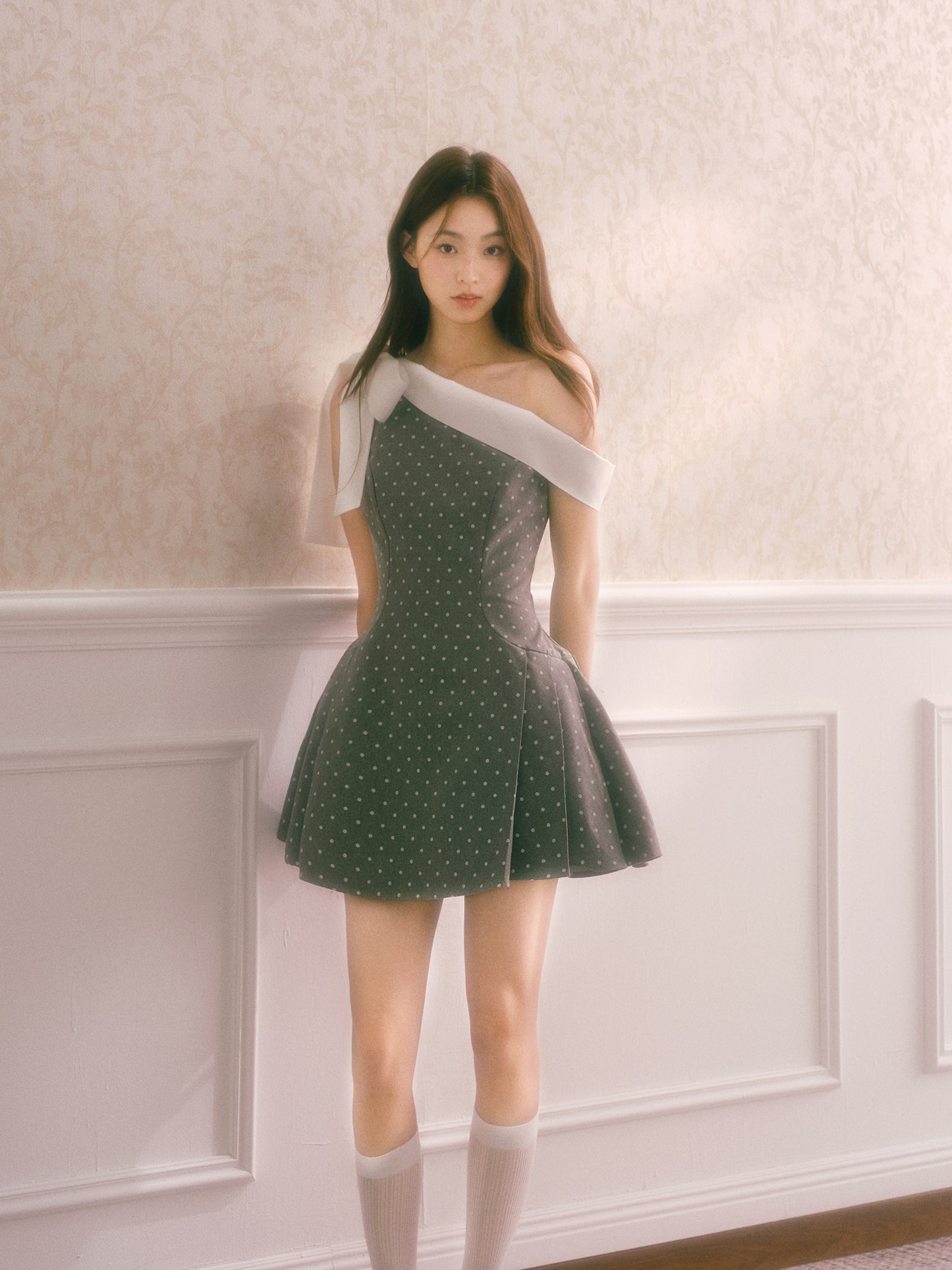 Gray polka dot off-shoulder niche dress with bow tie and waist-hugging puffy miniskirt R5127