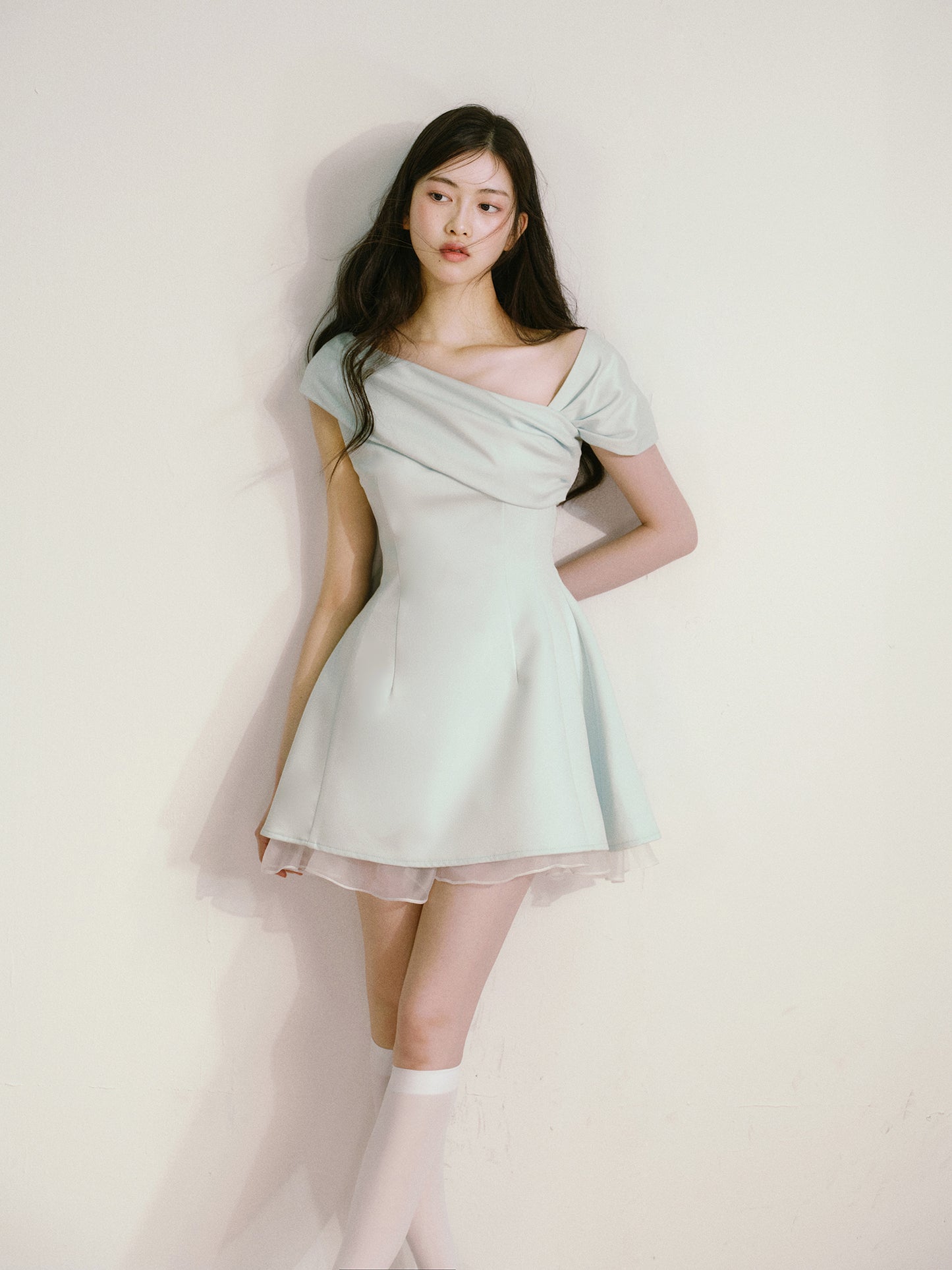 Mint green one-shoulder dress Qianjinfeng niche design unique beautiful waist skirt R5128