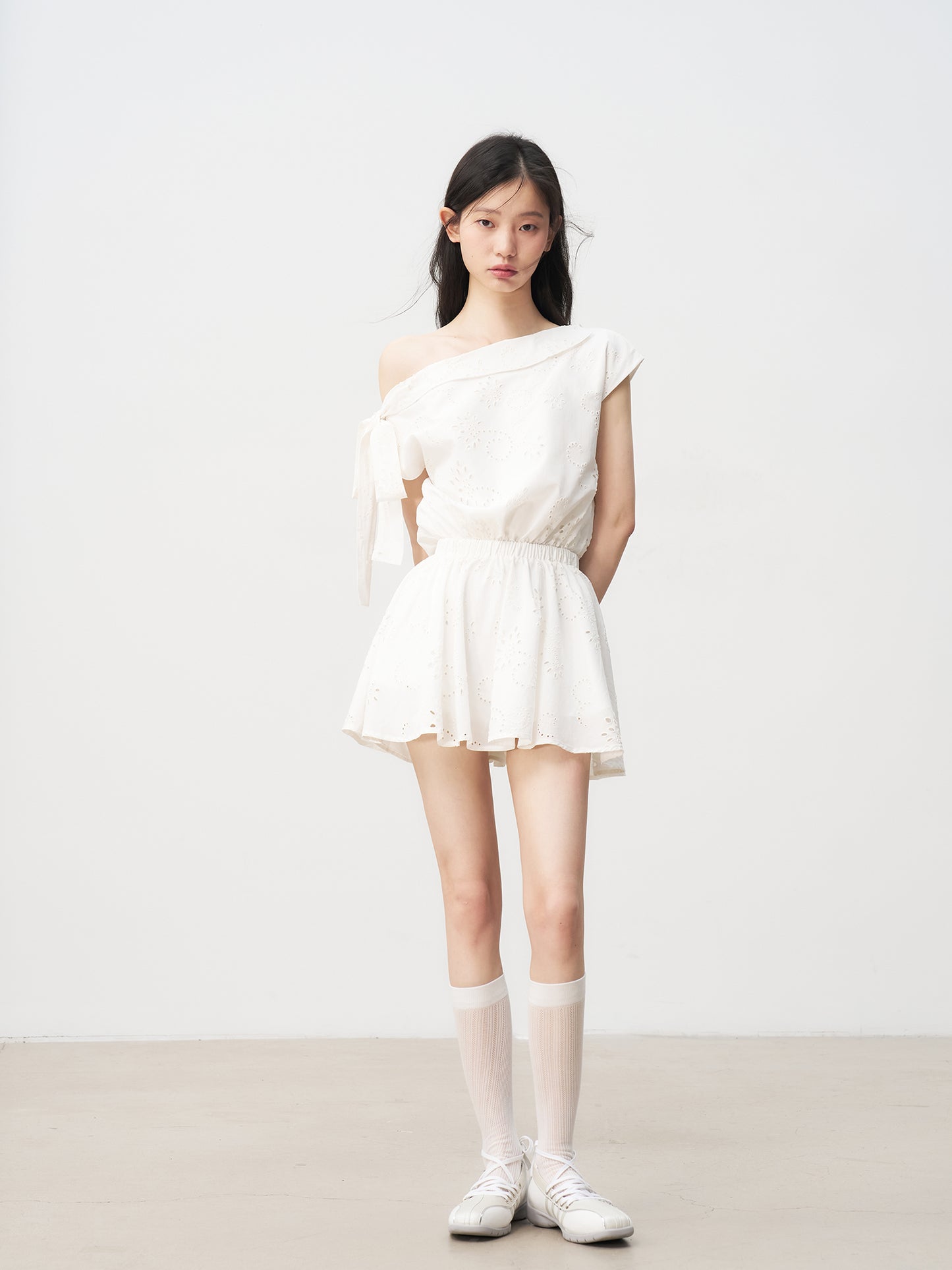 White French hollow flower off-shoulder dress with bow tie design and waist skirt R5131