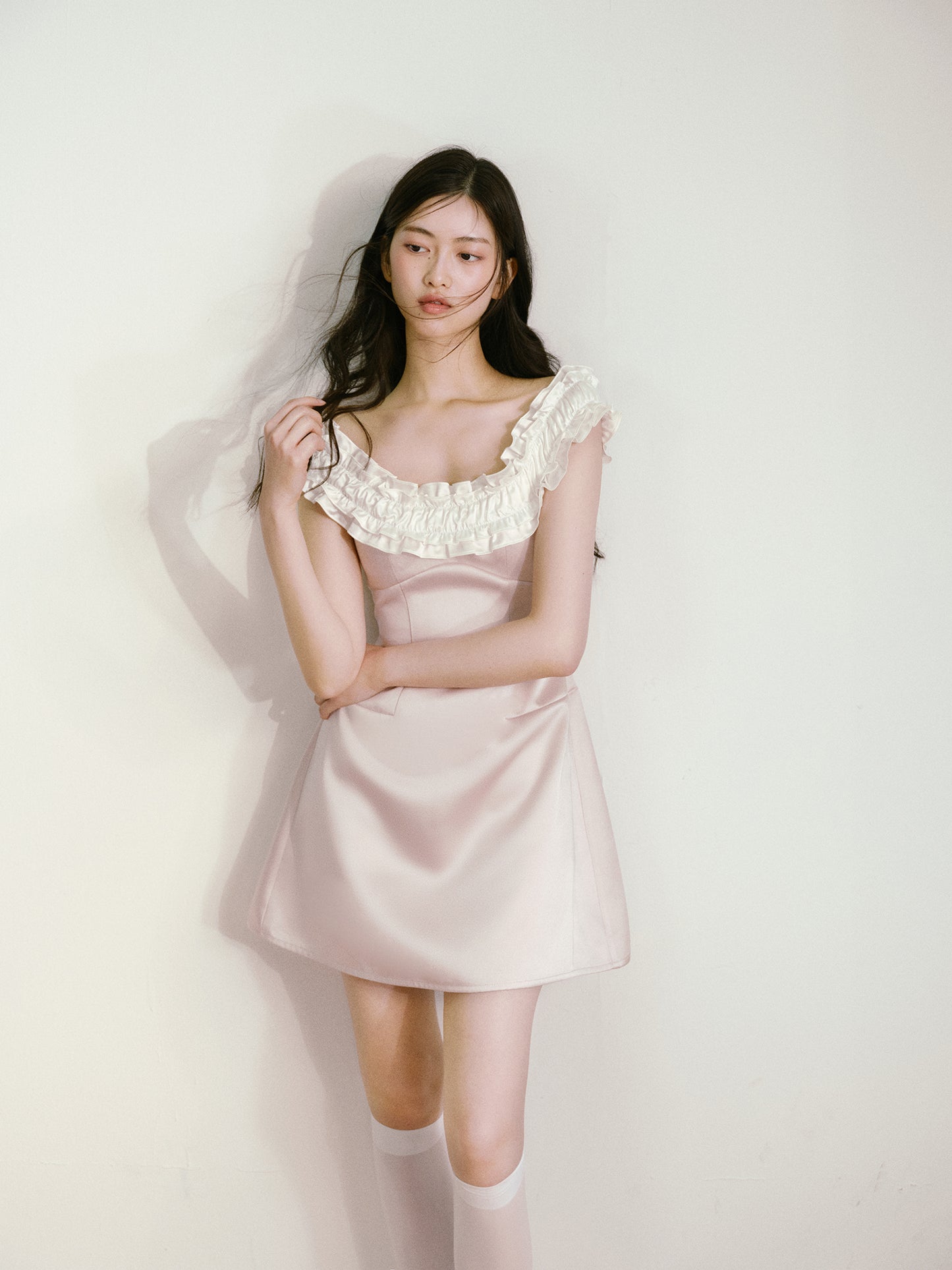 Pink satin with white ruffled edge contrasting one-shoulder waist dress R5132