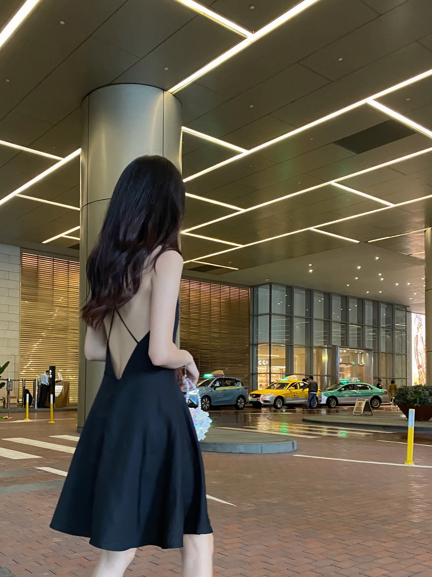 Vacation travel outfit sexy backless suspender dress ins super hot little black dress R1498