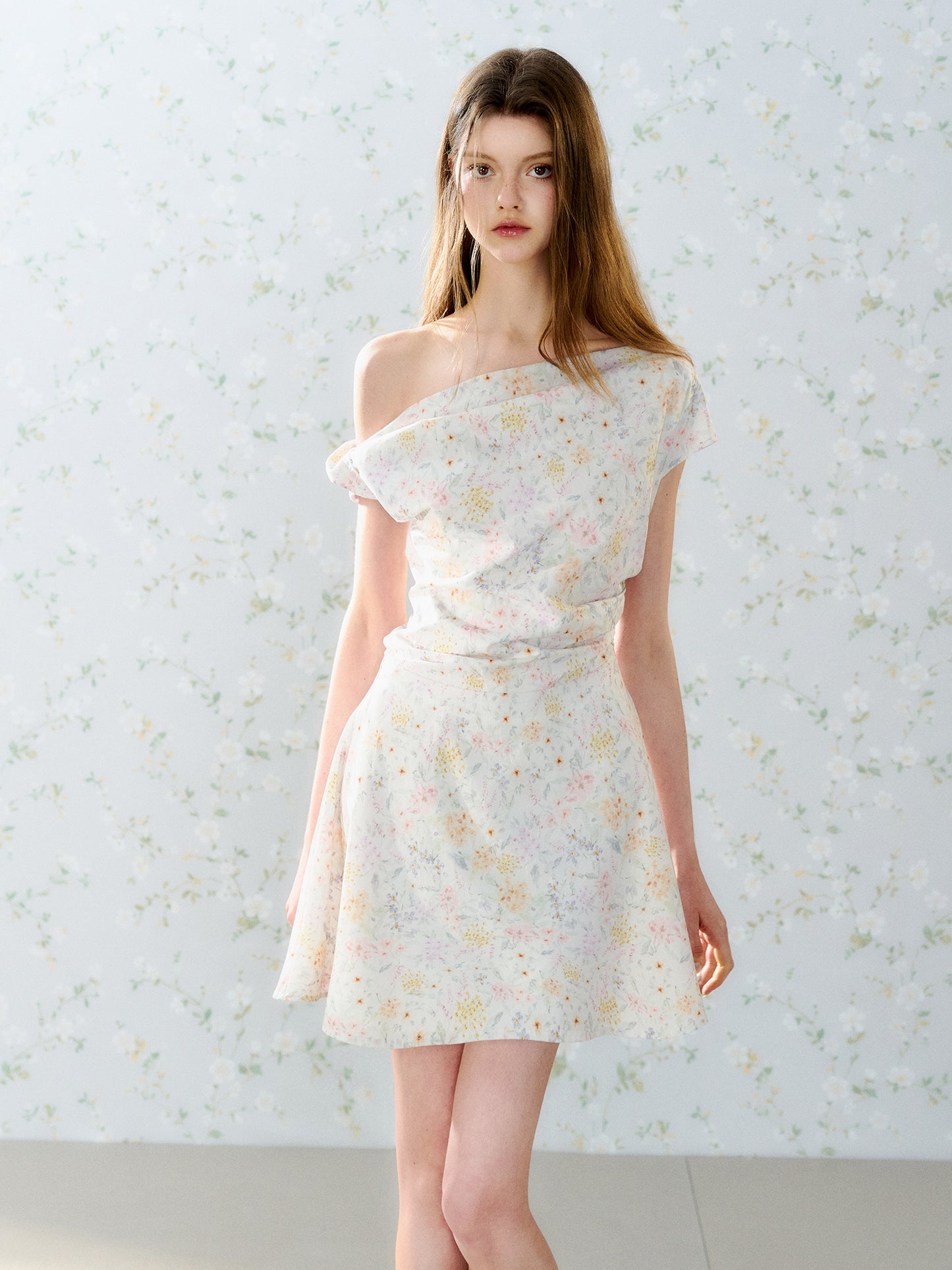 One-shoulder floral dress with asymmetrical twisted pleated waist R5206