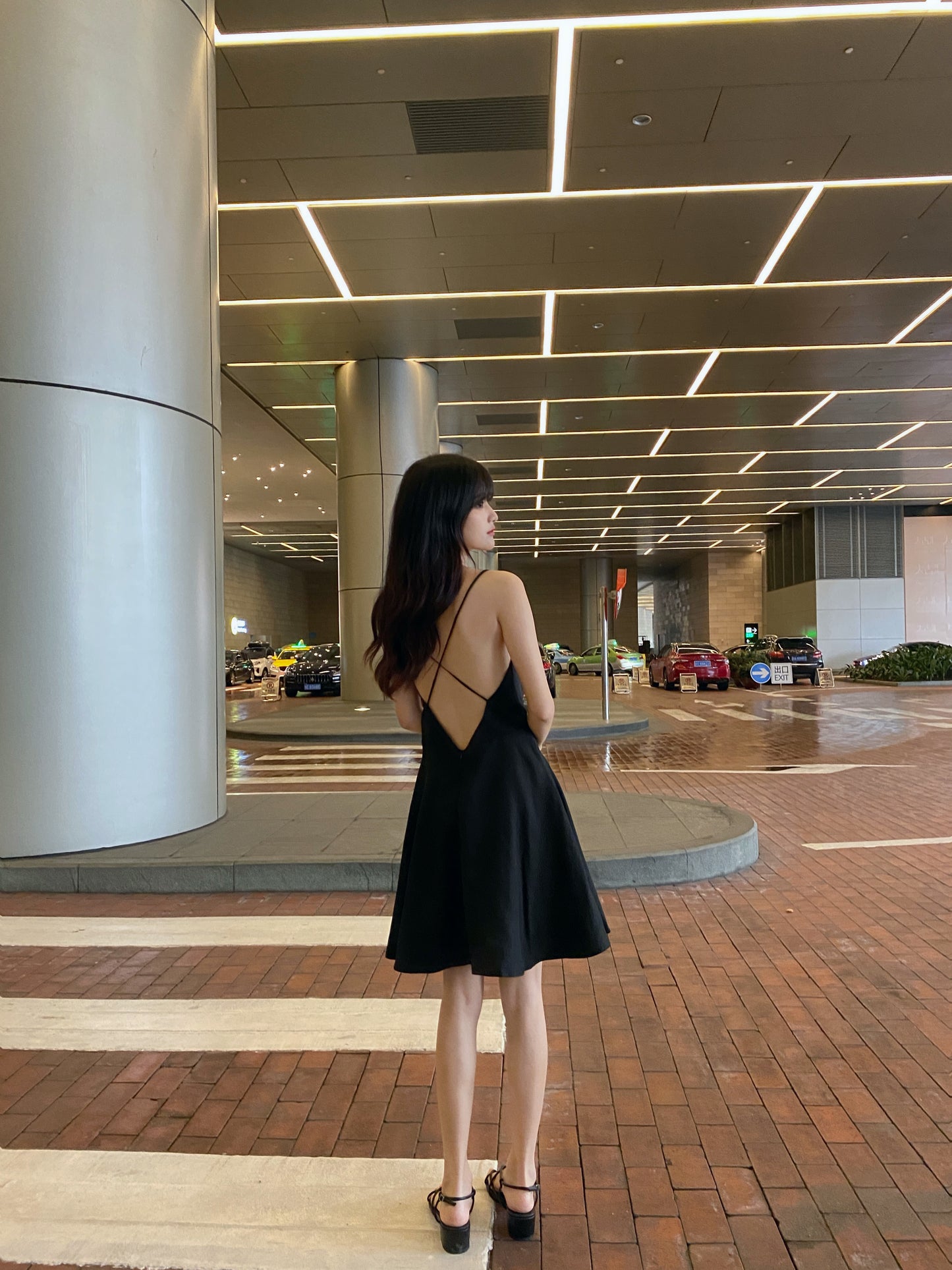 Vacation travel outfit sexy backless suspender dress ins super hot little black dress R1498