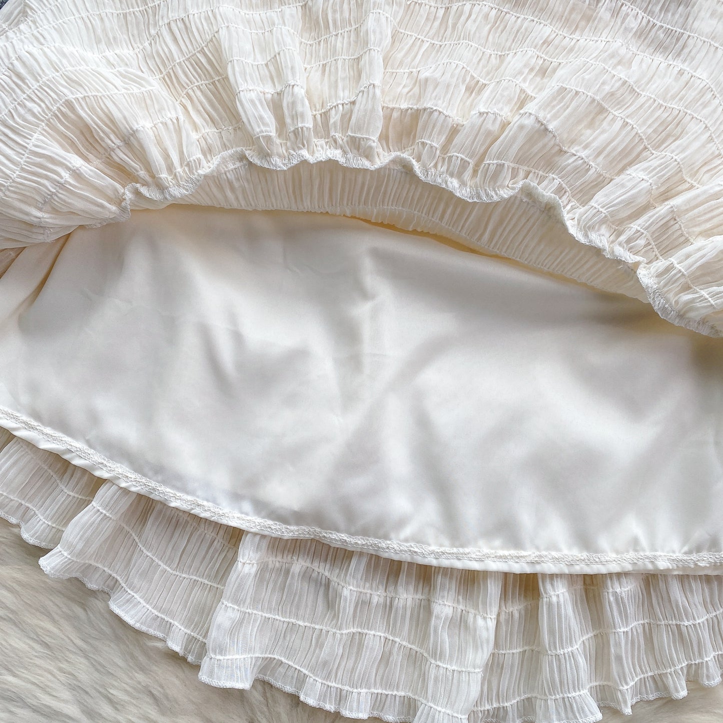 2025 new diamond beaded V-neck slim short ruffled skirt French puff sleeve dress R2352