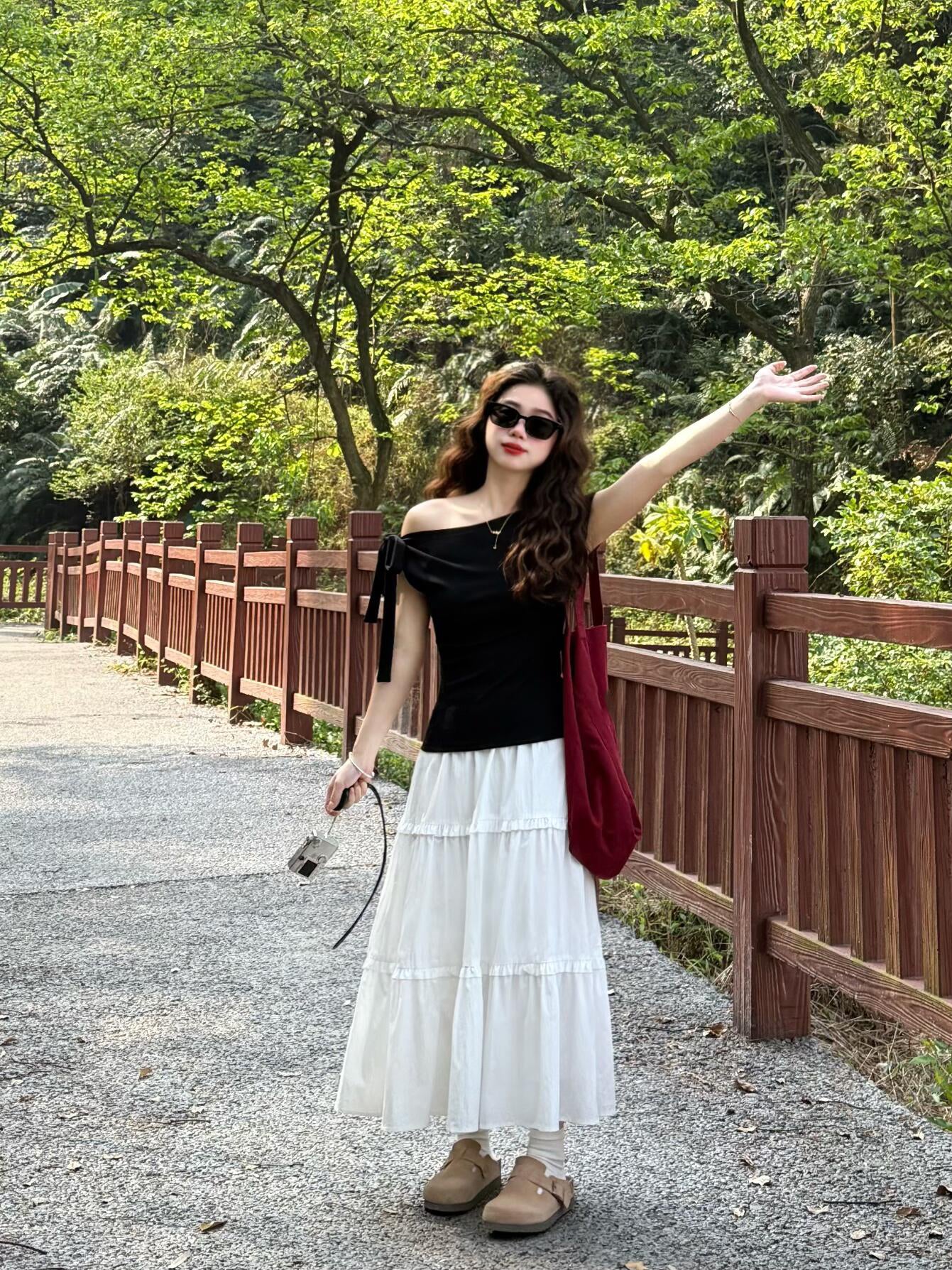 Gentle temperament black off-shoulder T-shirt A-line skirt 2025 two-piece suit R0887