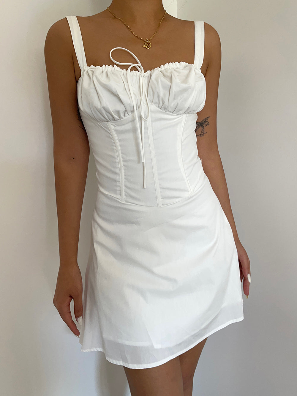 Sexy lace-up tube top suspender dress with design and slim waist and fishbone strappy short skirt R3049