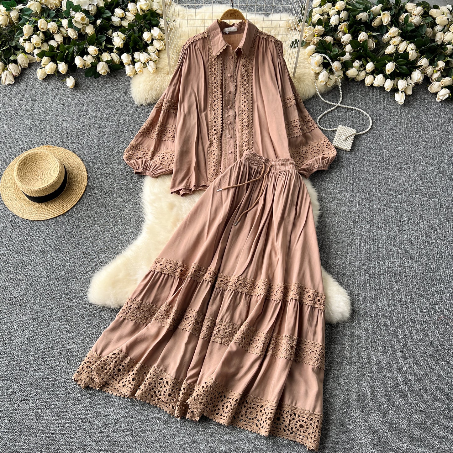 High-grade hollow lace splicing lantern long-sleeved shirt + high-waisted slim-fitting skirt R2258