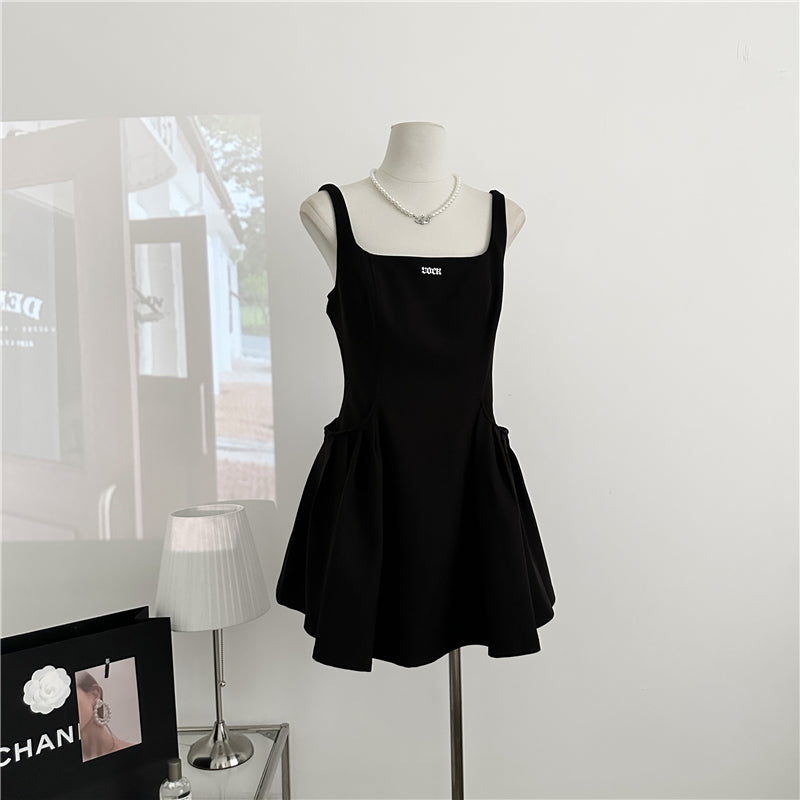 Sexy hot girl little black dress Hepburn style square neck suspender dress French high-end dress R0029