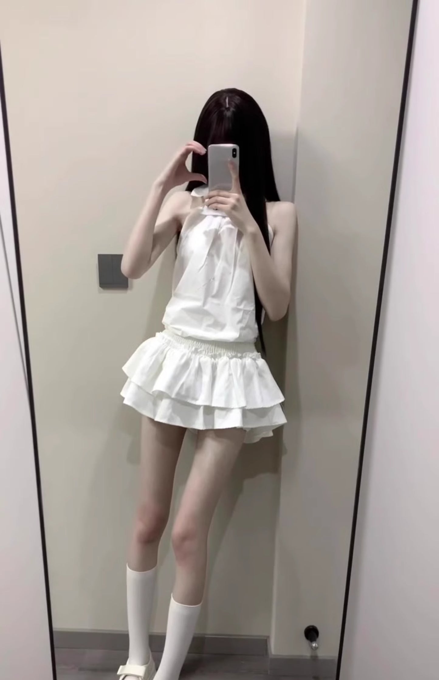 Gentle temperament beautiful white halter neck top puffy skirt two-piece set R0842