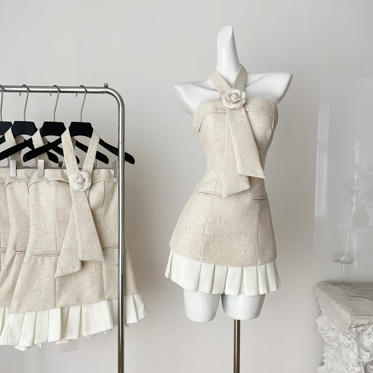 White and rich beauty tube top small fragrance flower atmosphere scarf pleated dress R2127