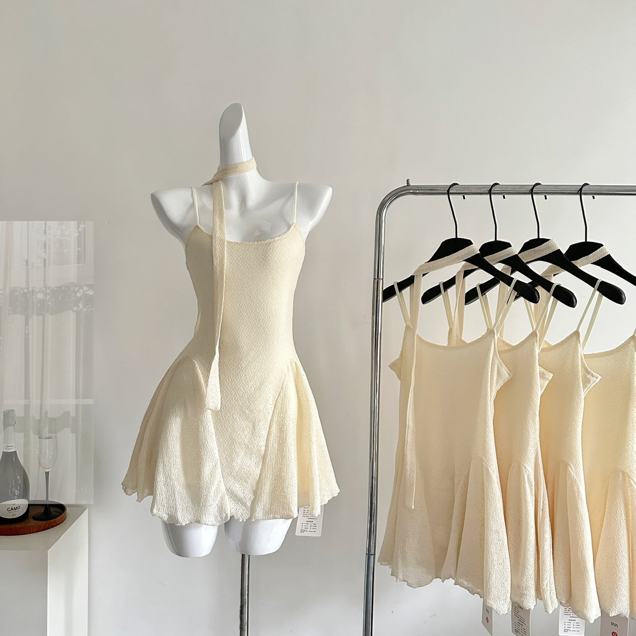 White flower figure-hugging suspender dress R2129