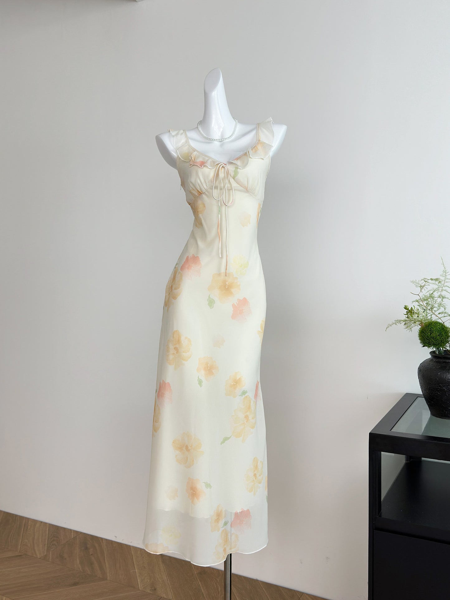 Summer French V-neck floral dress with slim waist and chiffon long skirt R2125