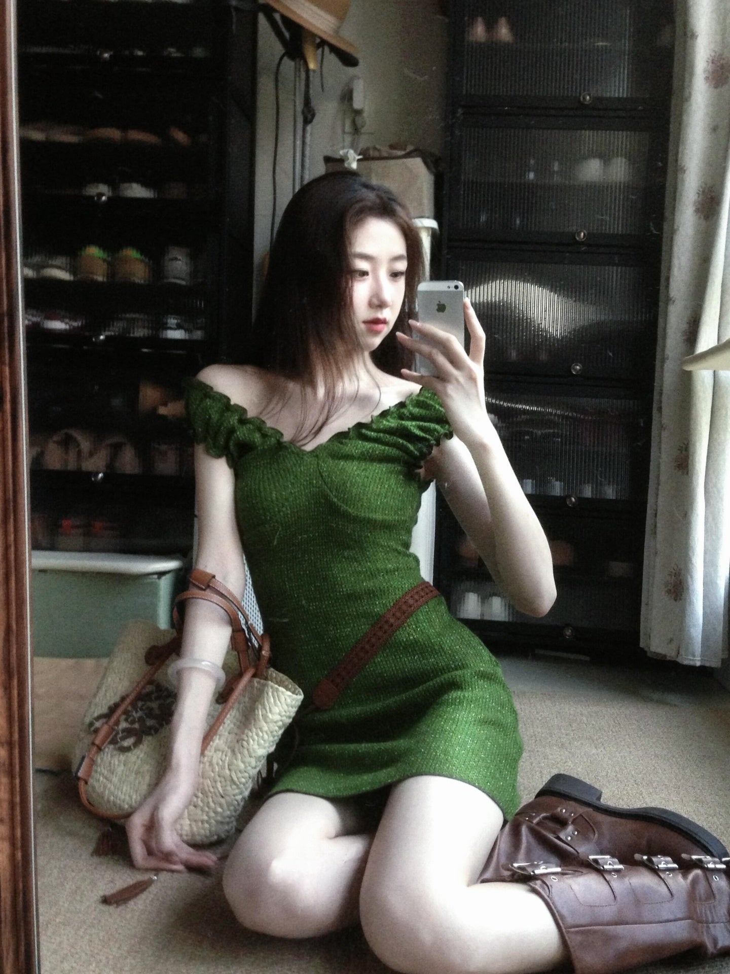 French style beautiful green V-neck sleeveless women's summer high-end temperament short skirt R3591