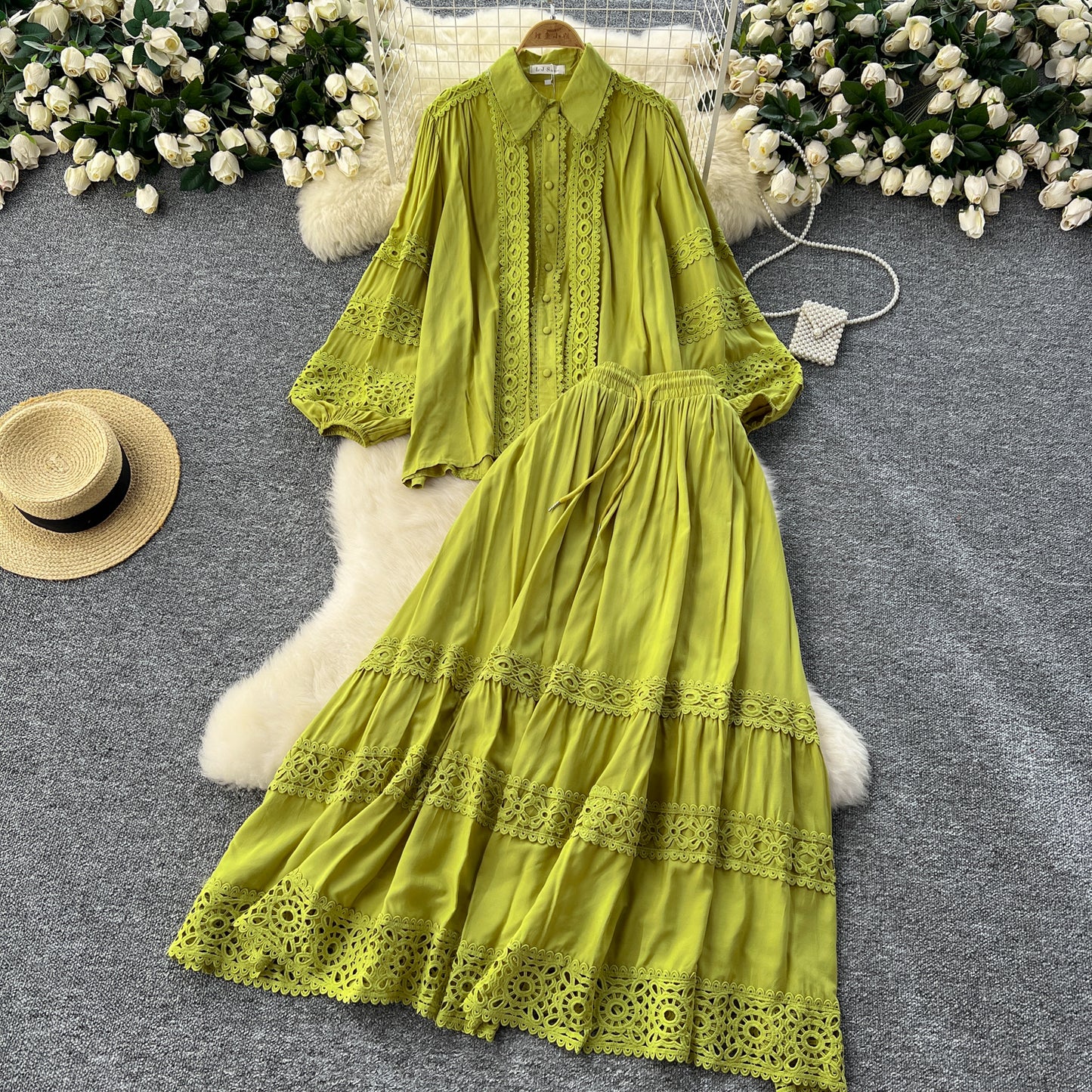 High-grade hollow lace splicing lantern long-sleeved shirt + high-waisted slim-fitting skirt R2258