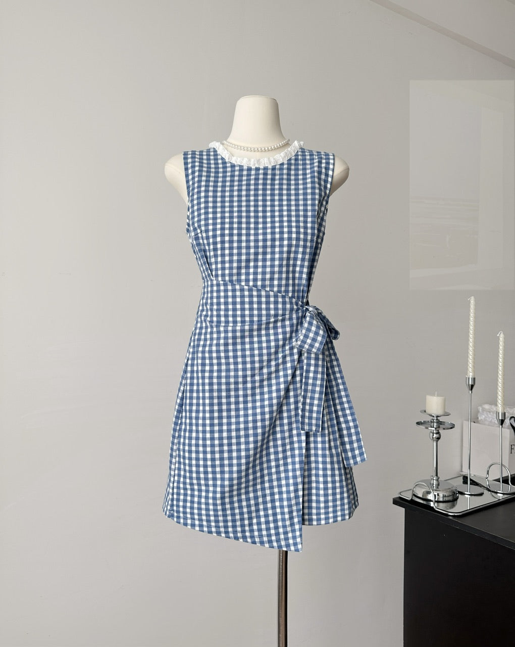 Two-color sleeveless round neck dress for women with waist-length tie skirt R2055