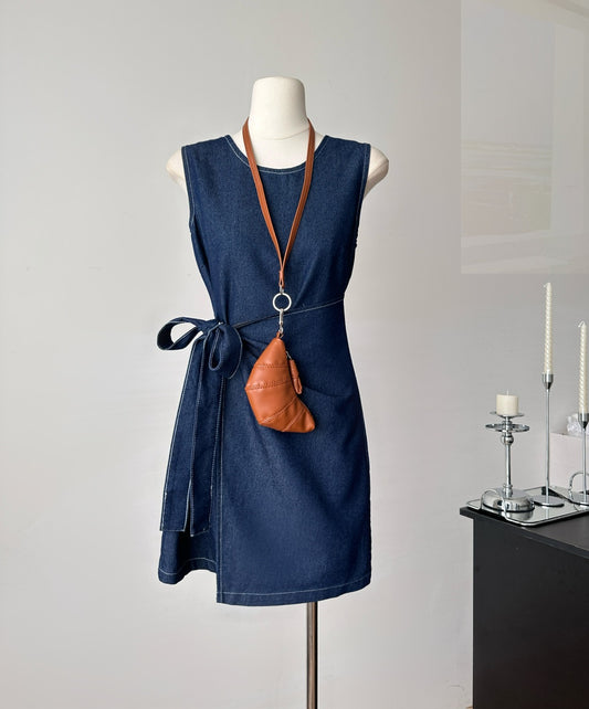 Two-color sleeveless round neck dress for women with waist-length tie skirt R2055