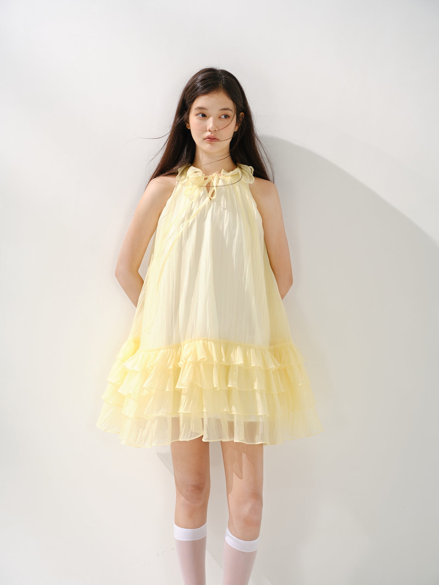 Bright yellow lace-up sleeveless dress, loose multi-layered ruffled cake skirt R5170