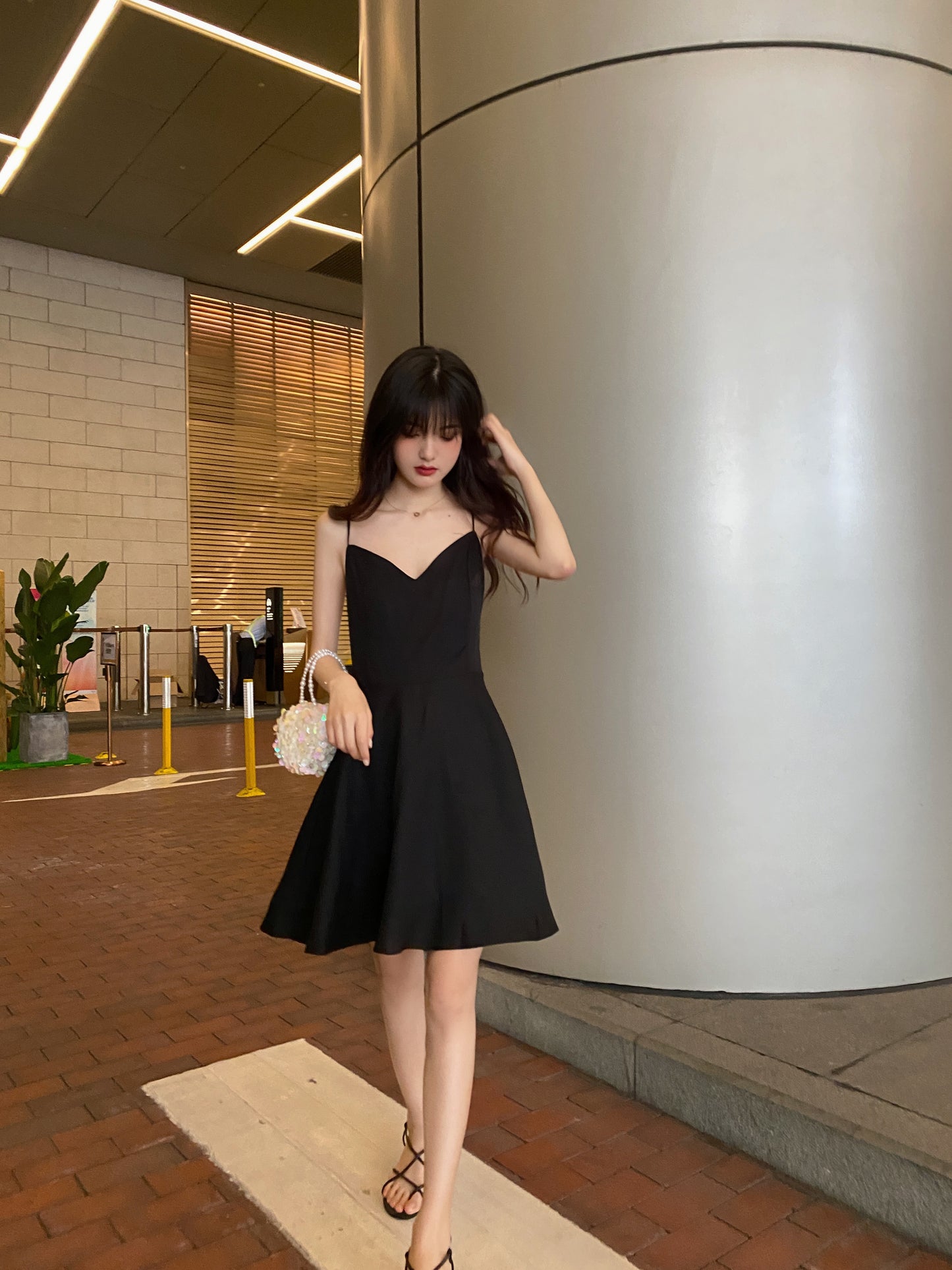 Vacation travel outfit sexy backless suspender dress ins super hot little black dress R1498