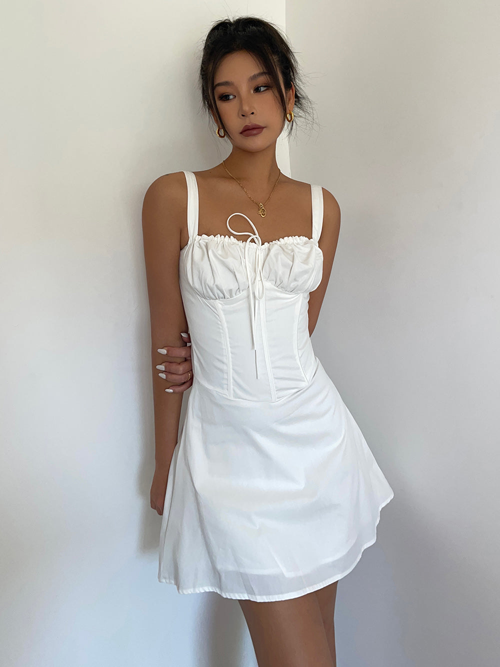 Sexy lace-up tube top suspender dress with design and slim waist and fishbone strappy short skirt R3049