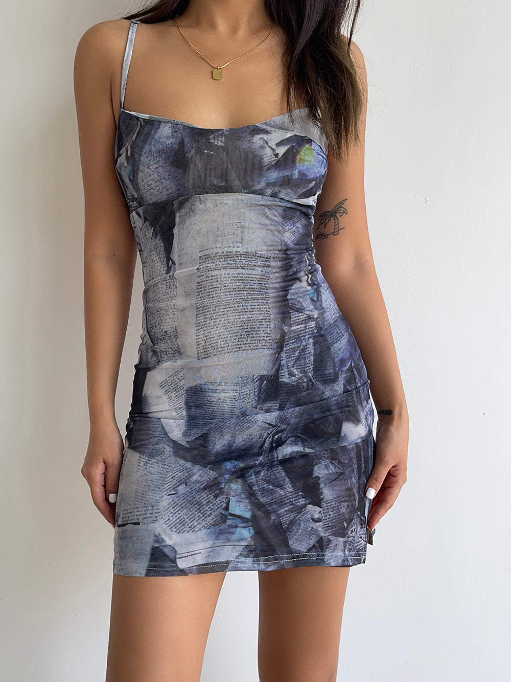 Newspaper mesh suspender short skirt hot girl hip-hugging figure dress European and American style R3041