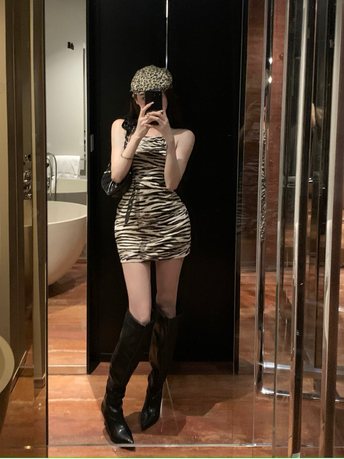 Spring Retro Halter Neck Pleated Backpack Hip-revealing Suspender Dress Women's Short Skirt R3148