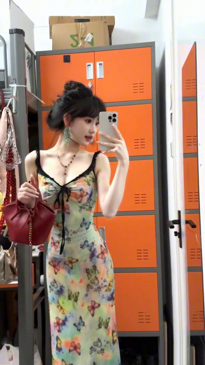 Floral suspender dress with gentle temperament, slim waist and hip skirt R0574