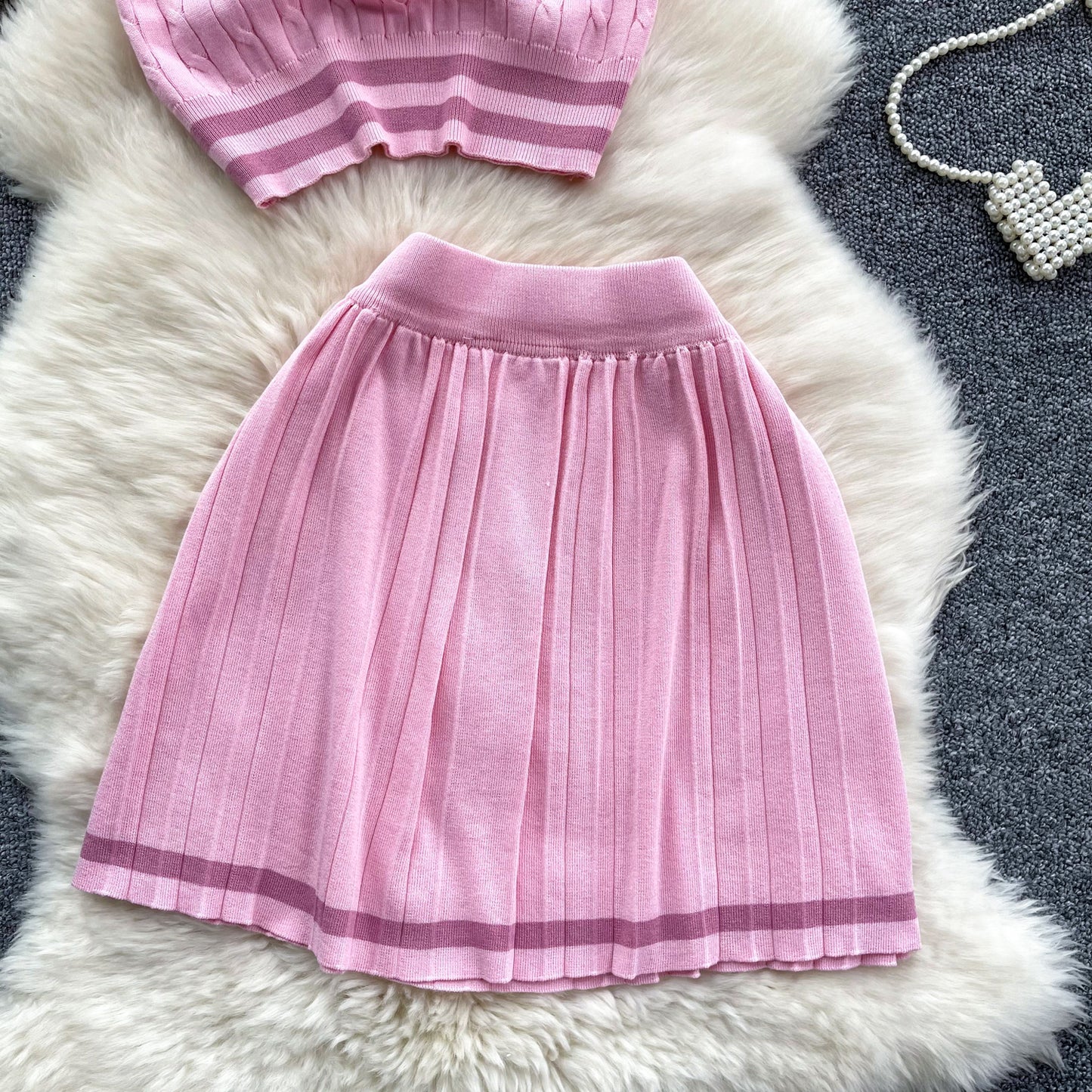 New versatile knit sweater two-piece suit short-sleeved top + high-waist pleated skirt R2305