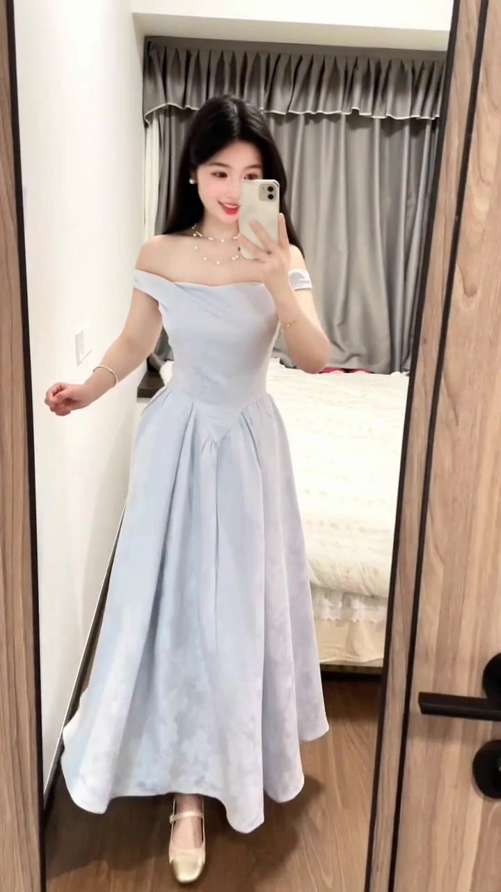 Blue jacquard suspender dress with a slender neckline and a fluffy long skirt. R0524